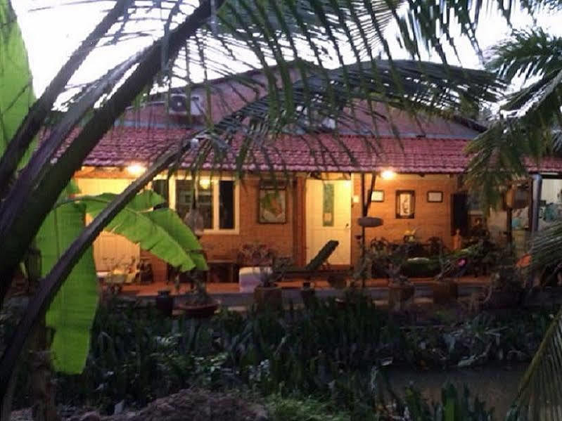 Charming Countryside Homestay Ben Tre Extérieur photo